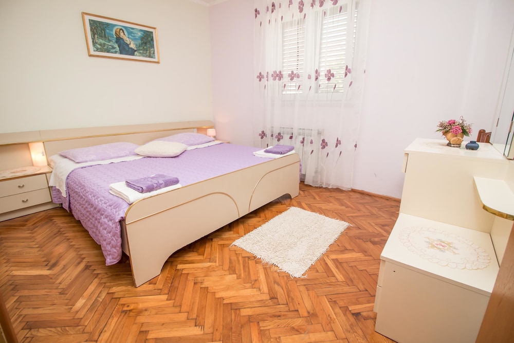 APARTMENT DIVNA 36/66