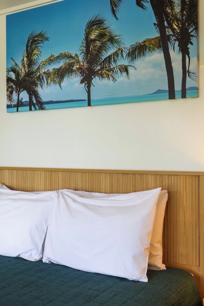 Wongai Beach Hotel 40/75