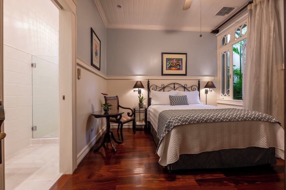 STANDARD, QUEEN BED