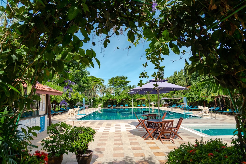 Pinnacle Grand Jomtien Resort 12/93