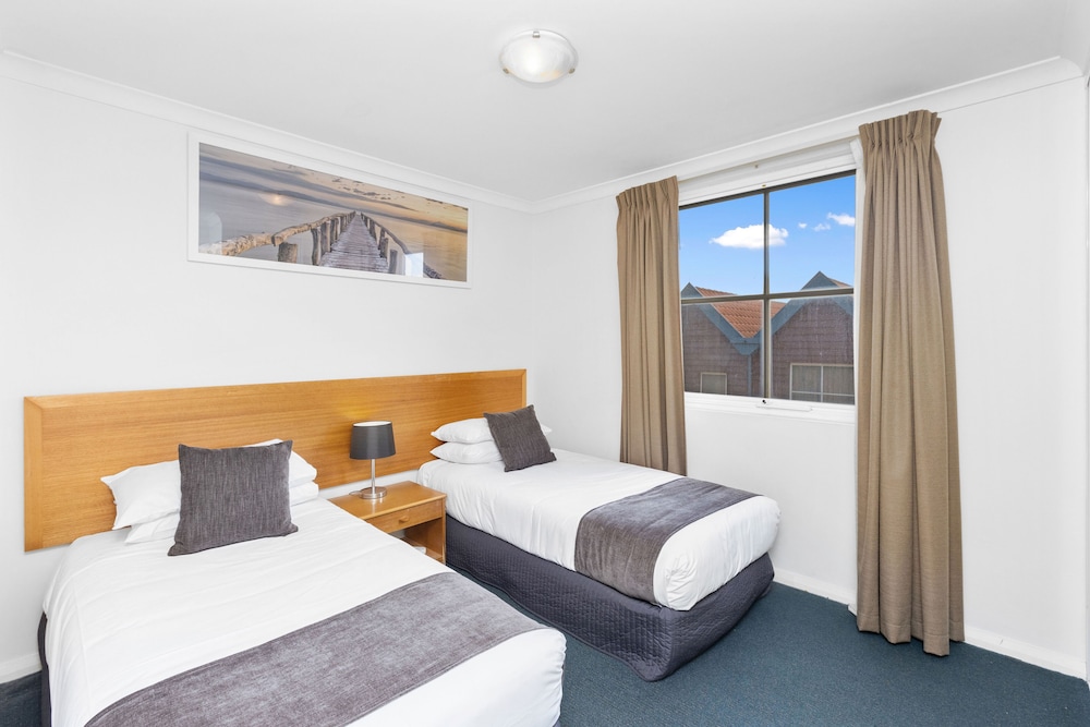 3 BEDROOMS, APARTMENT