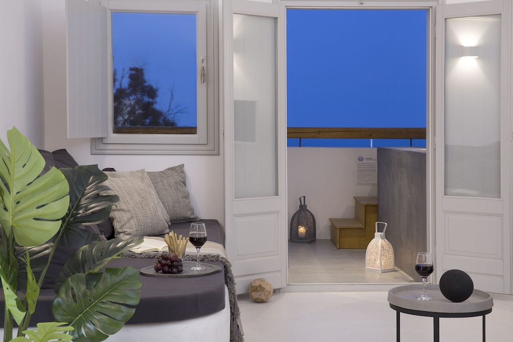 June Twenty Suites 20/50