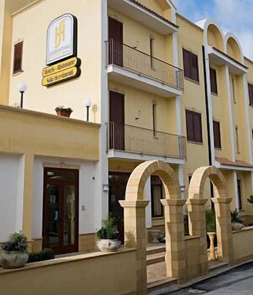 Sammartano Hotel 1/56