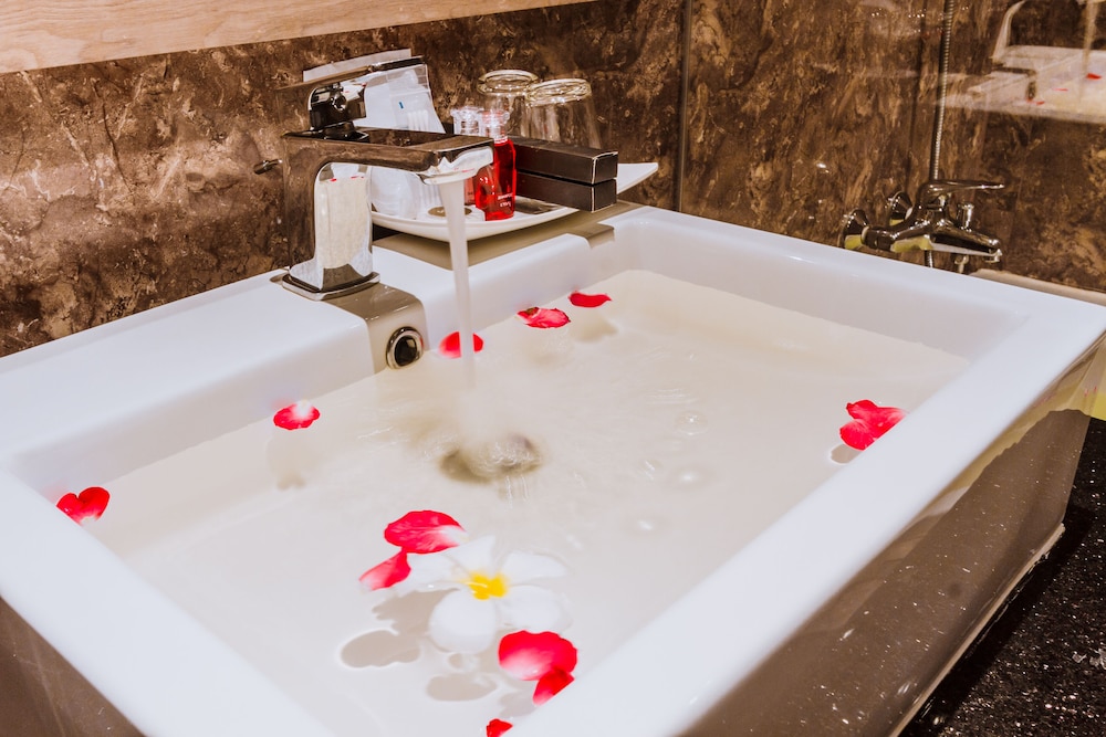 Airport Beach Hotel Phuket 41/41