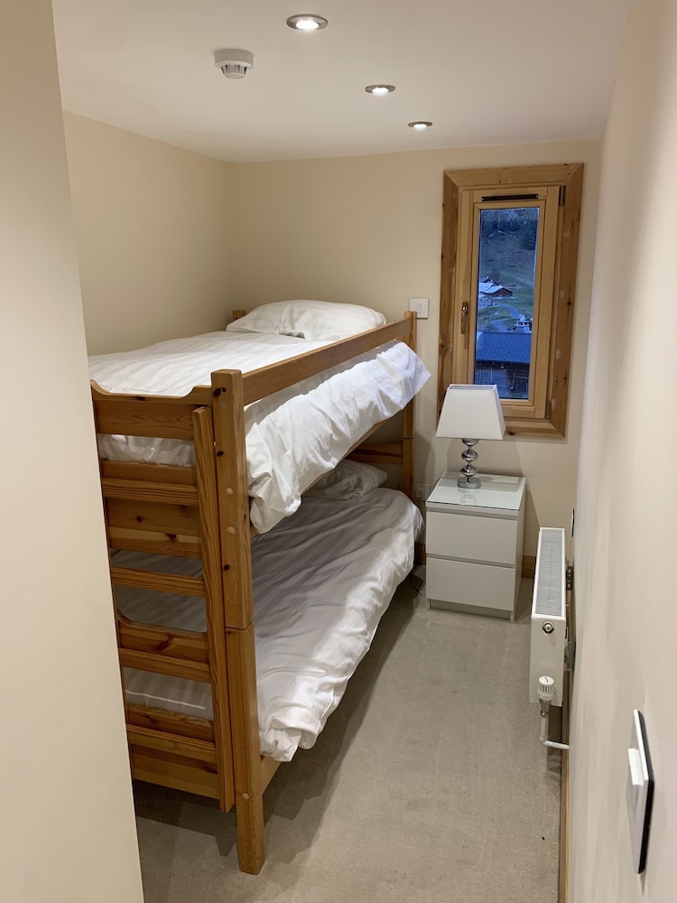 Hotel du Lac 7/50