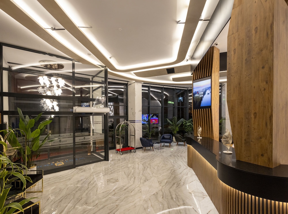 Westdoor Hotel 8/50