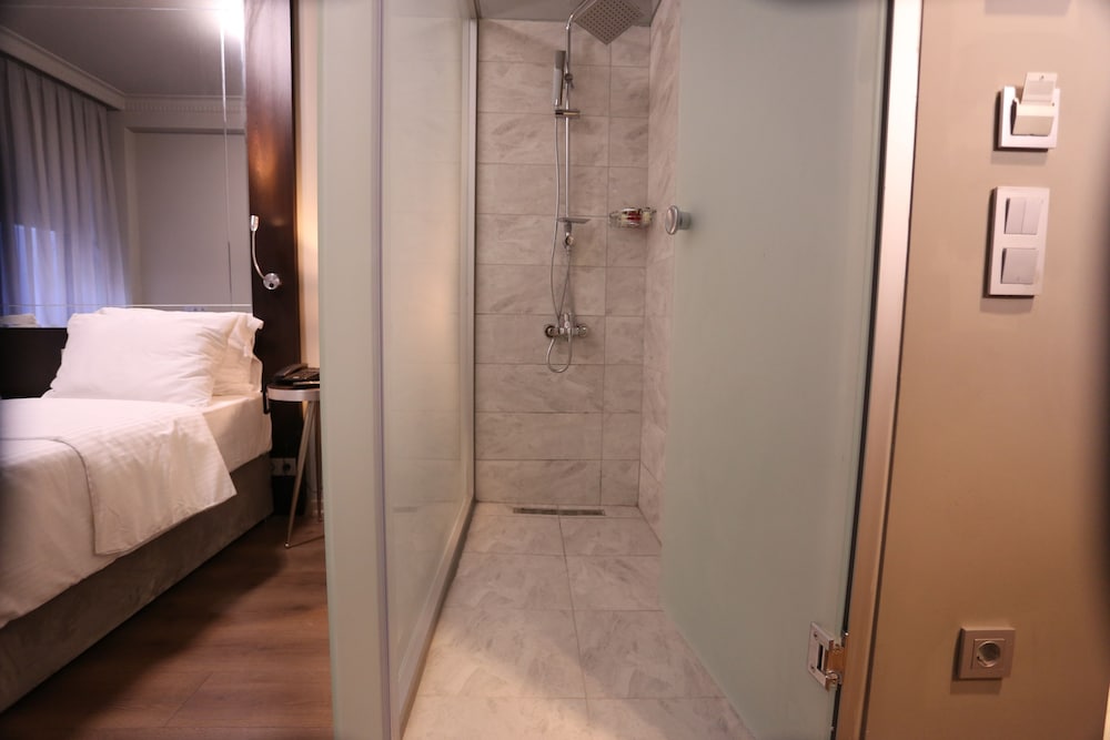 Ferman Pera Hotel 13/65