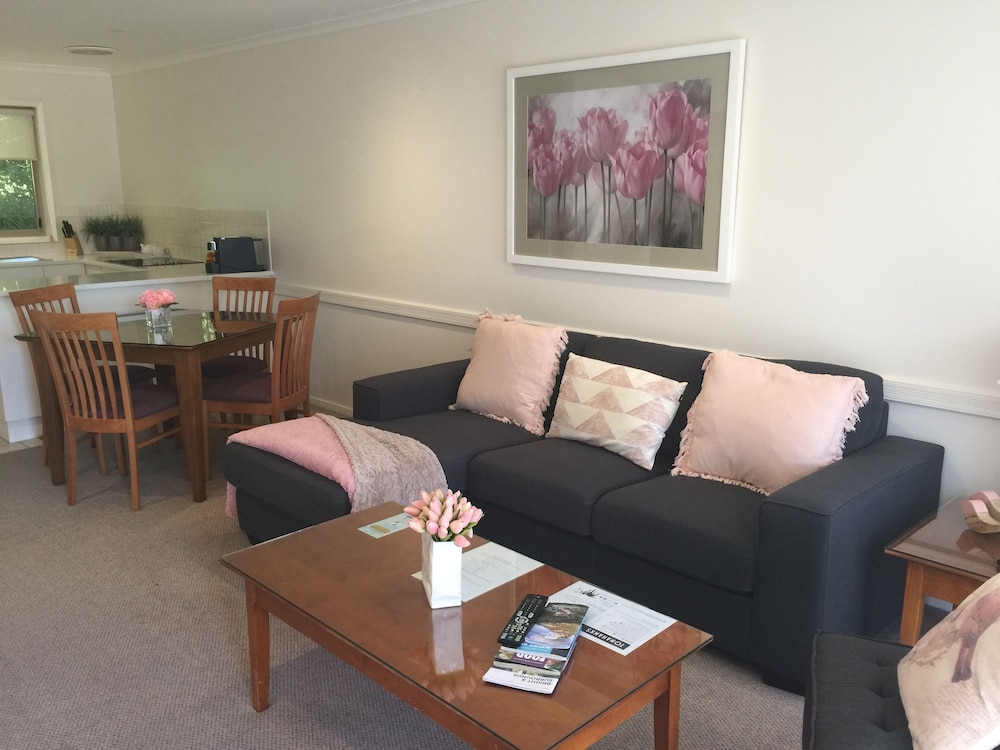 CHESTNUT TREE HOLIDAY APARTMENTS 30/50