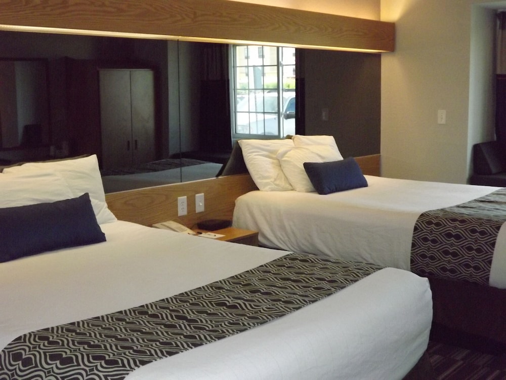 Microtel Inn Suites Ames 8/38
