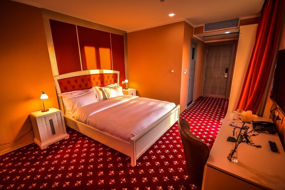 Hotel Plaza Oran 7/20