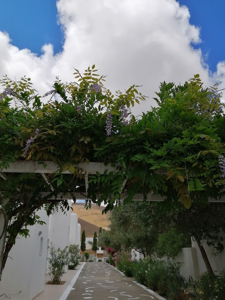 Mouras Resort 40/50
