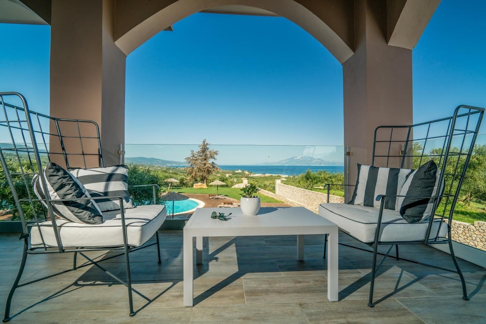 Elegance Luxury Executive Suites - Adults Only 39/58