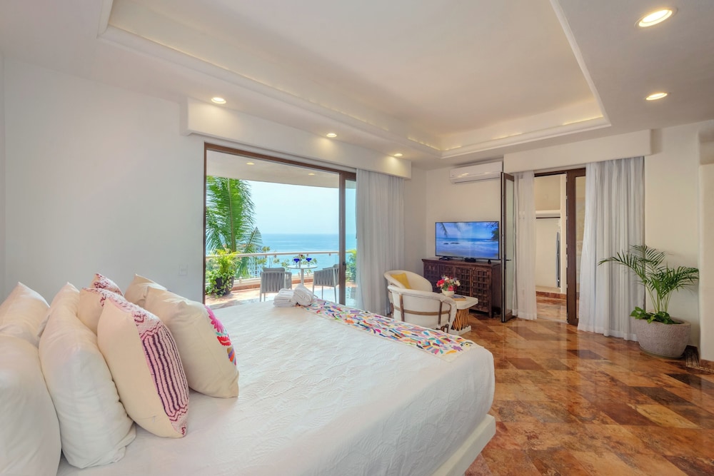 ROMANTIC, SUITE, KING BED, OCEAN VIEW, HOT TUB