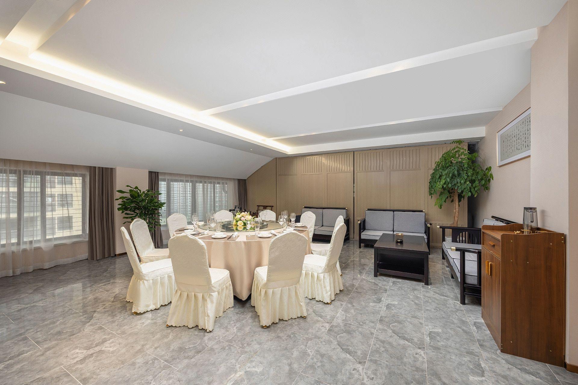 Lifeng Hotel (Chongqing Bishan Light Rail Station Store) 22/31