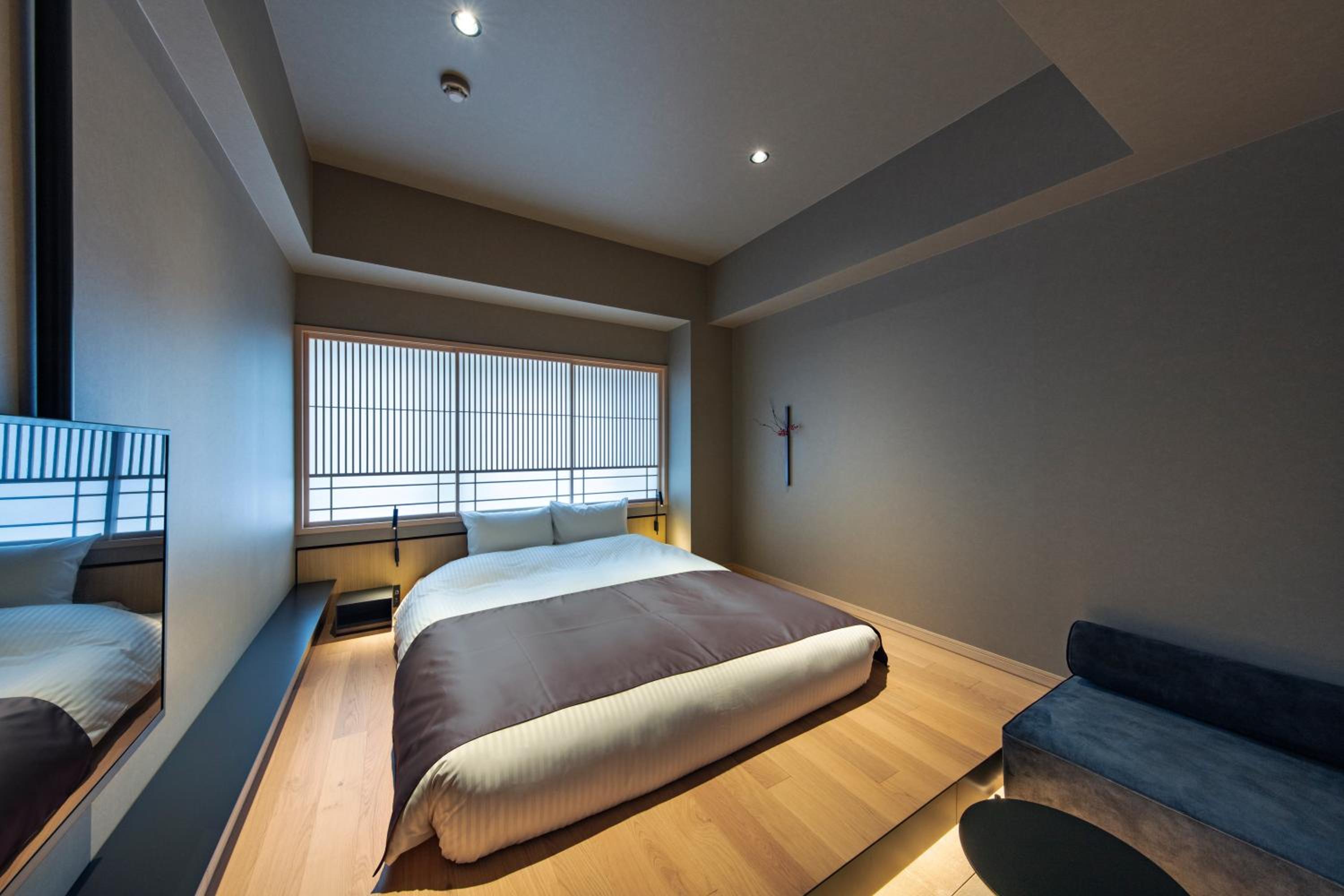 Moderate, Queen Bed, Bathtub