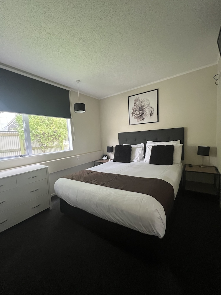 1 BEDROOM, SUPERIOR