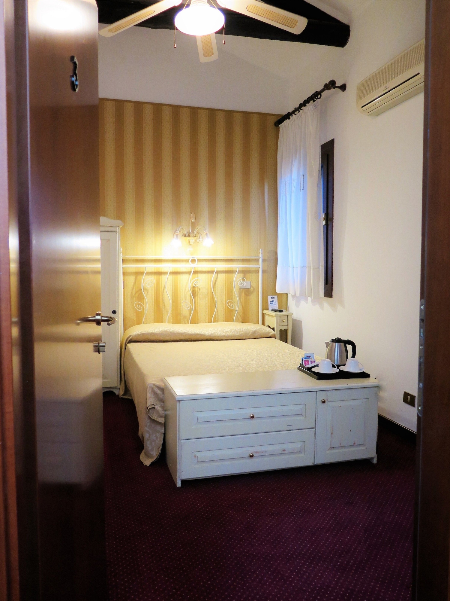Basic, Double Bed