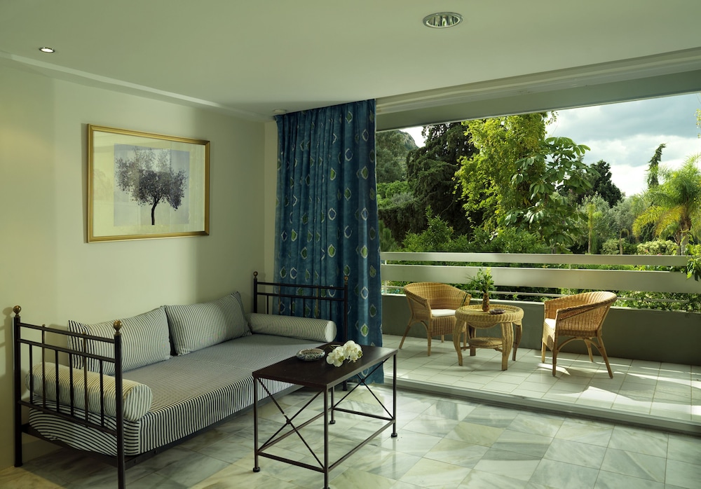 Dionysos Hotel 51/76