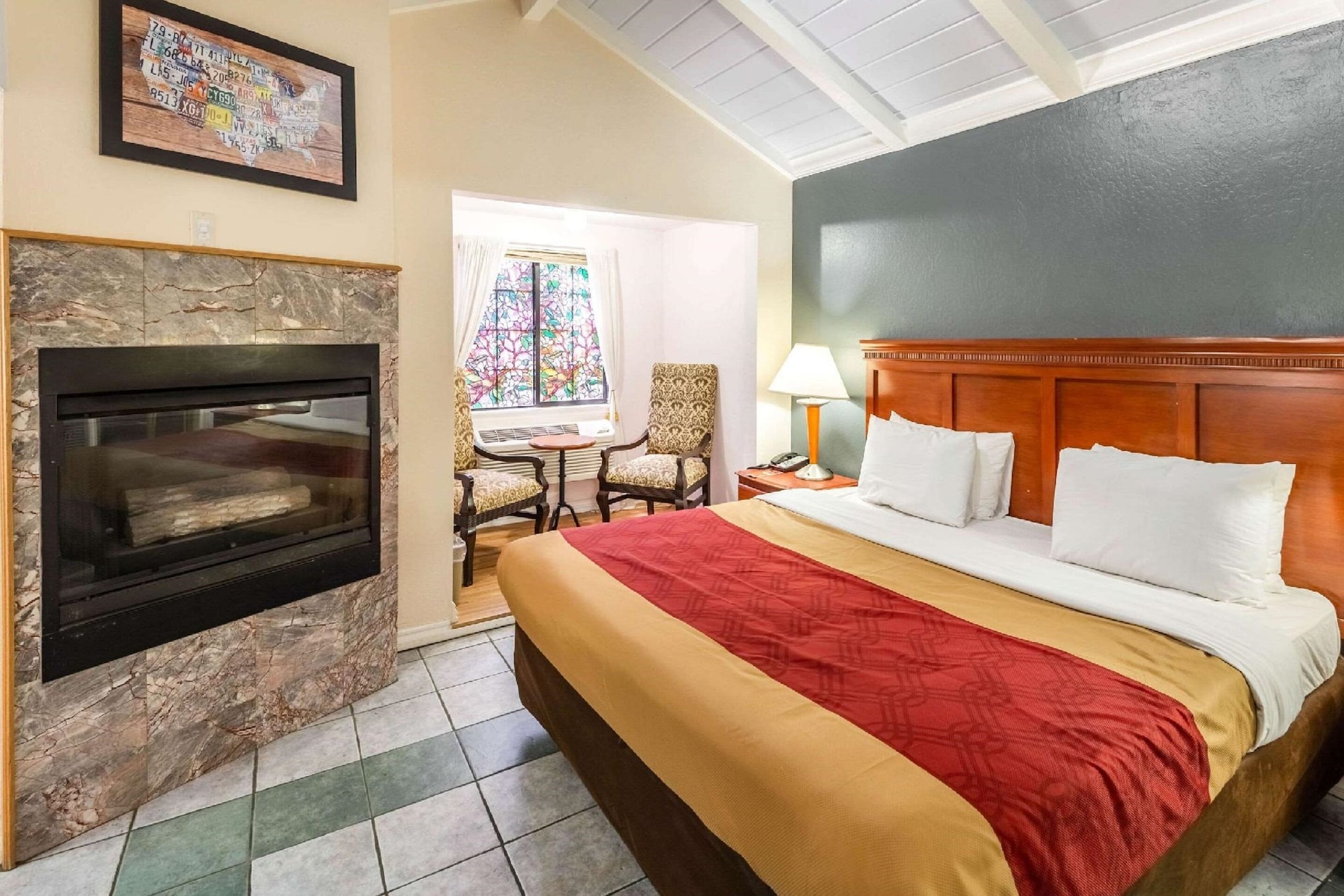 EFFICIENCY, SUITE, KING BED