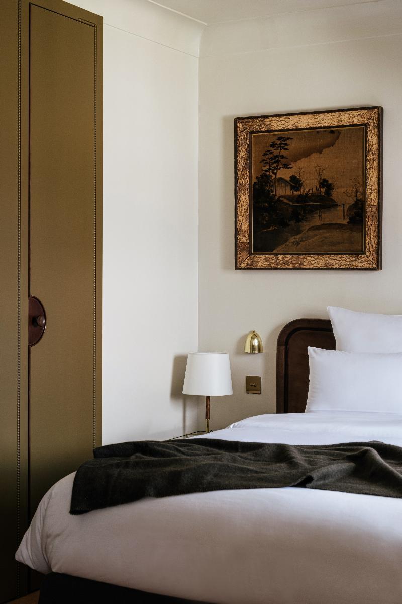 Suite, King Bed, Landscape View