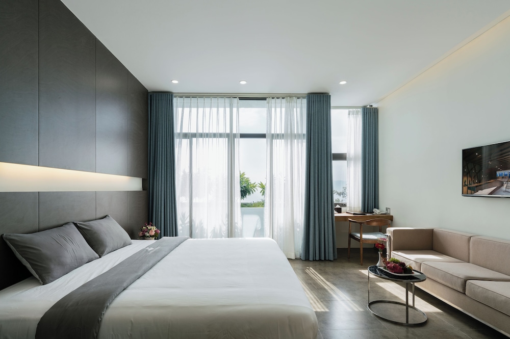 EXECUTIVE, OCEAN VIEW