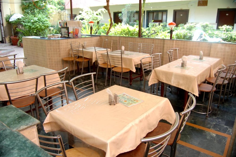 Hotel Sidhartha 50/59