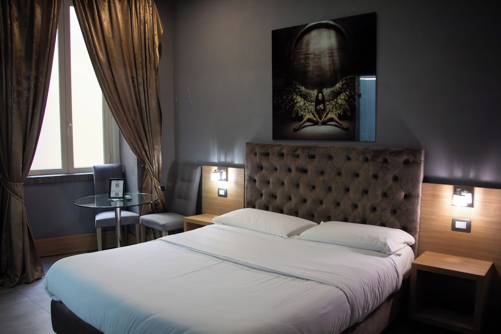 STANDARD, QUEEN BED, COURTYARD VIEW