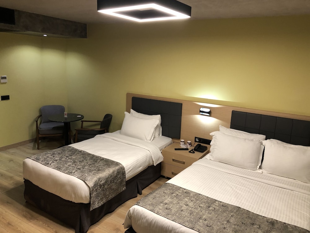 Redstone Hotel 7/30
