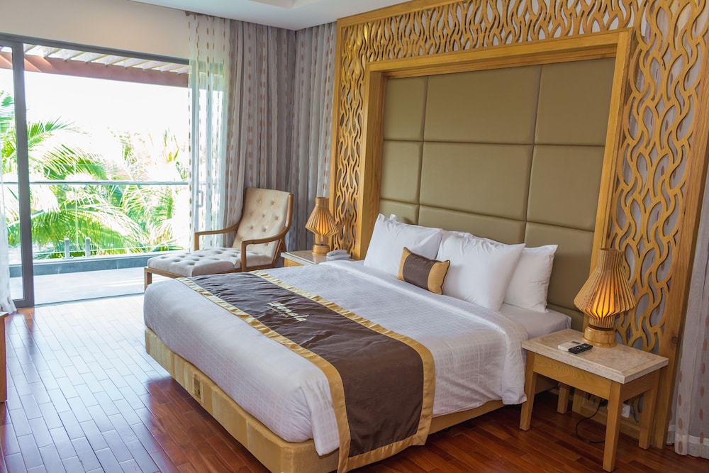 Sonata Resort & Spa 18/70