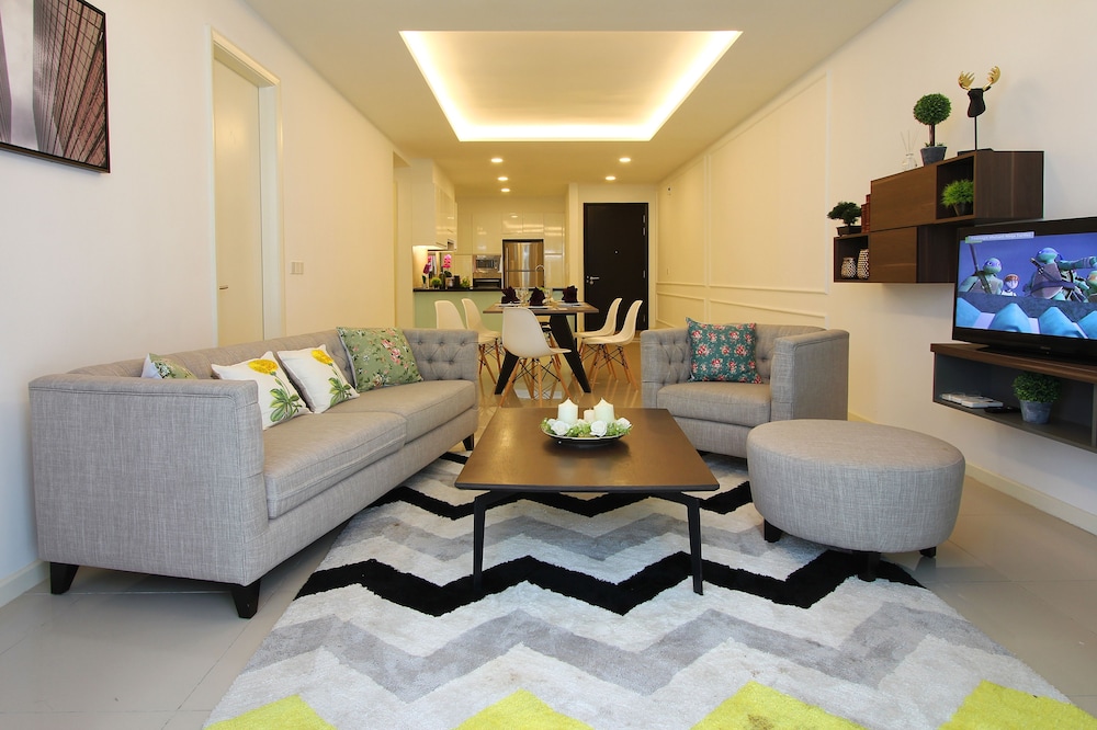 The Shore Hotel & Residences 37/65