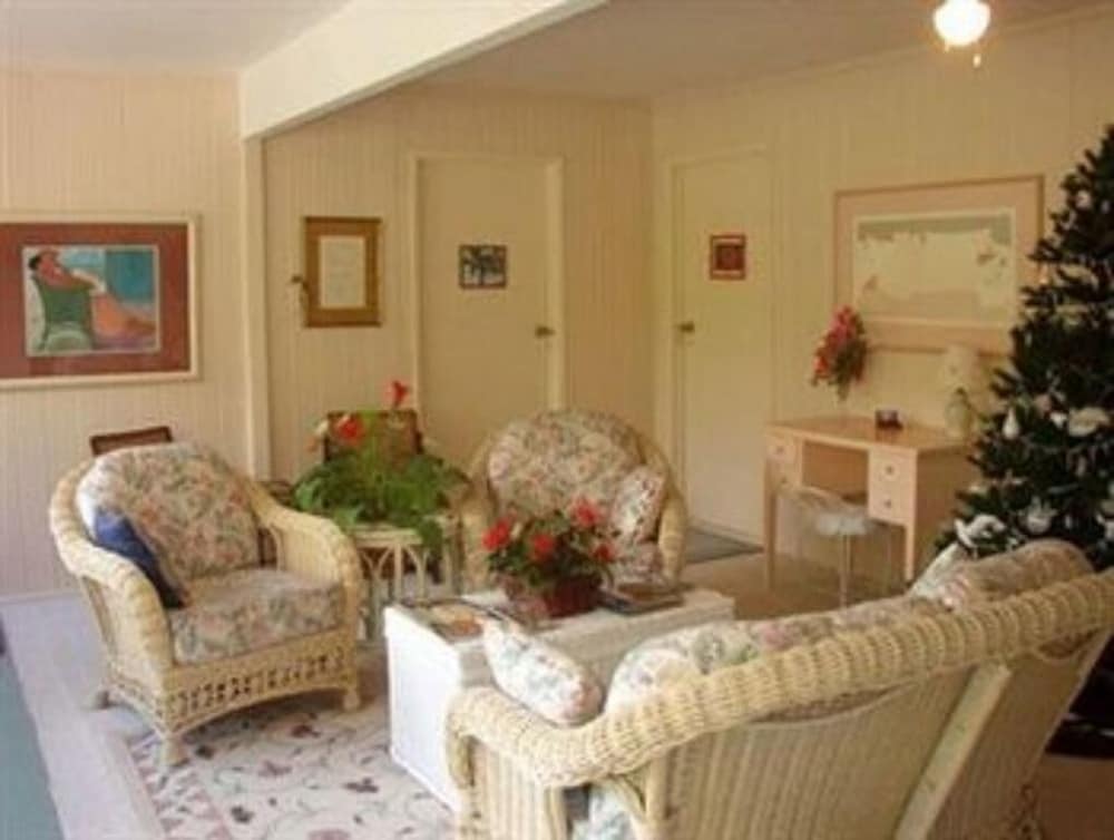 Hale Hoola B&amp;B 11/18