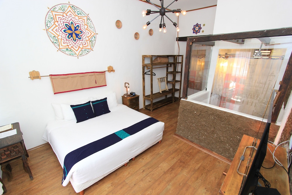 Sereno Art Hotel 58/78