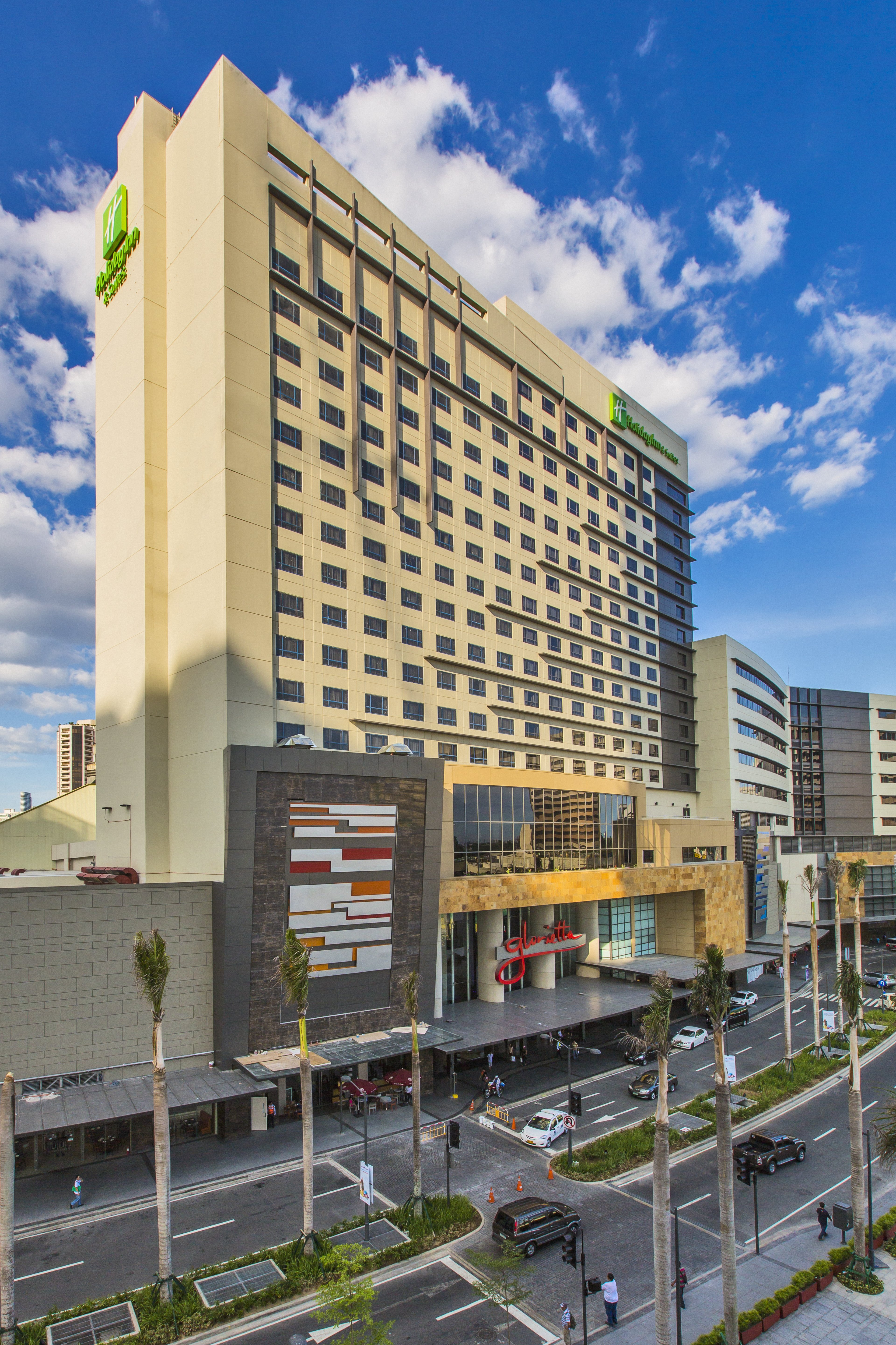 Holiday Inn & Suites Makati 71/75
