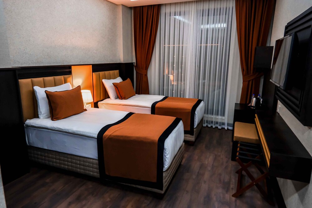 Dimen Hotel 10/37