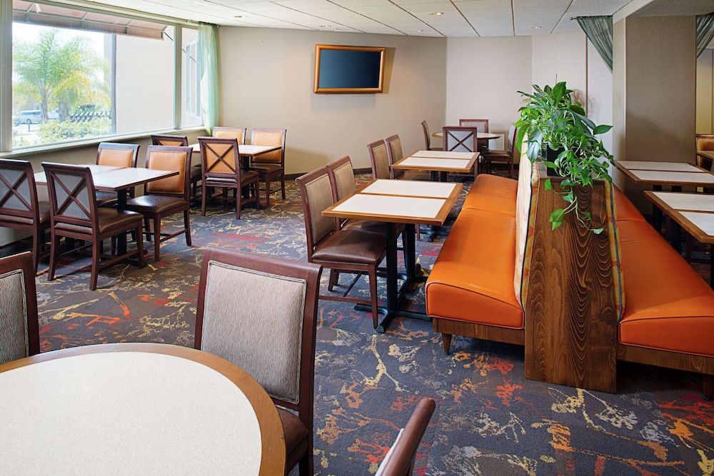 Hilton Garden Inn San Luis Obispo-Pismo Beach 32/50