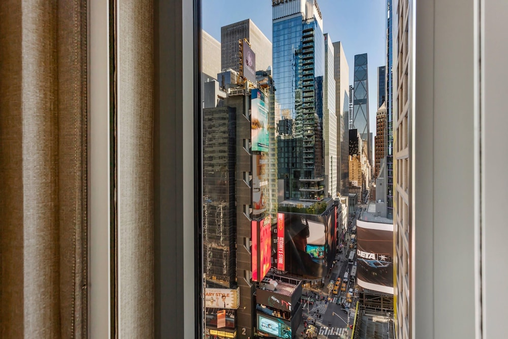 Cambria Hotel New York Times Square 1/4