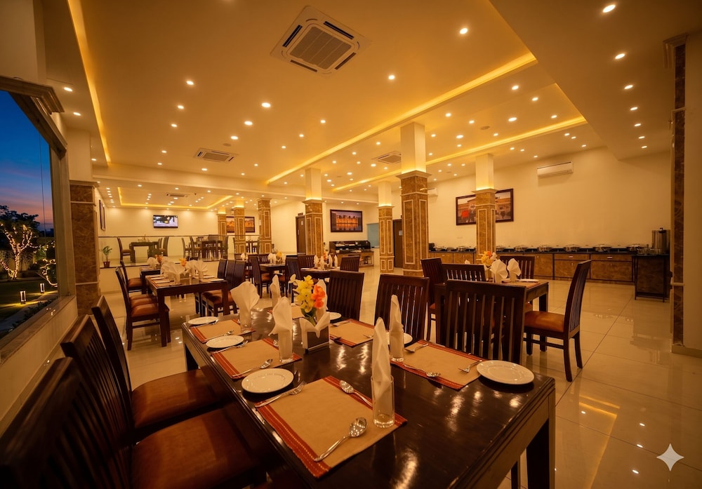 The Amer Valley By Parfait Jaipur 33/49