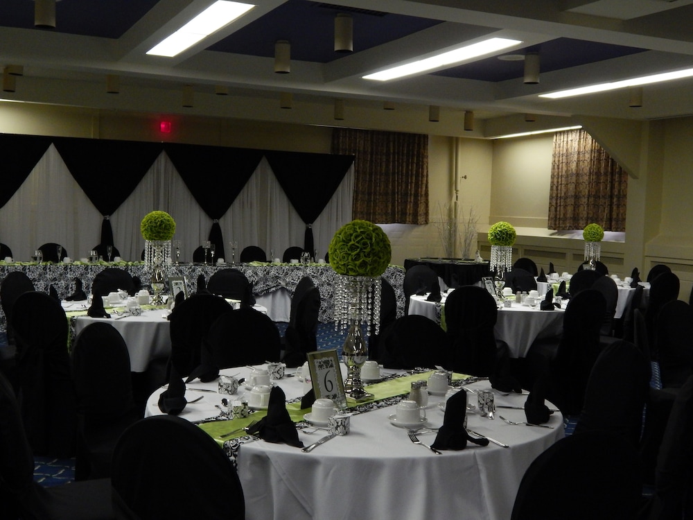 Slemon Park Hotel & Conference Centre 28/35
