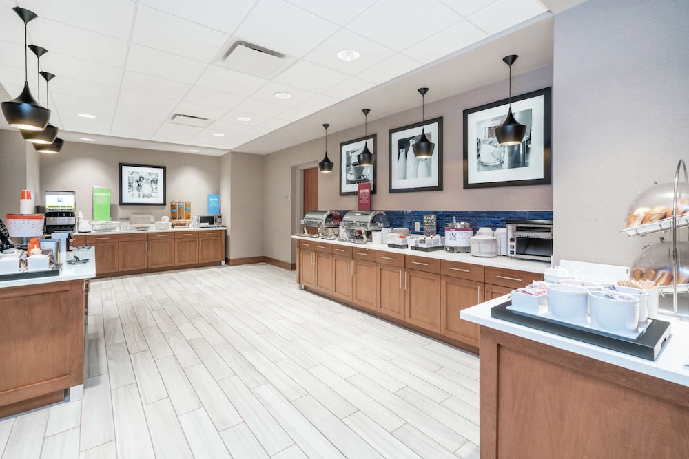 Hampton Inn & Suites Newburgh Stewart Airport 9/39