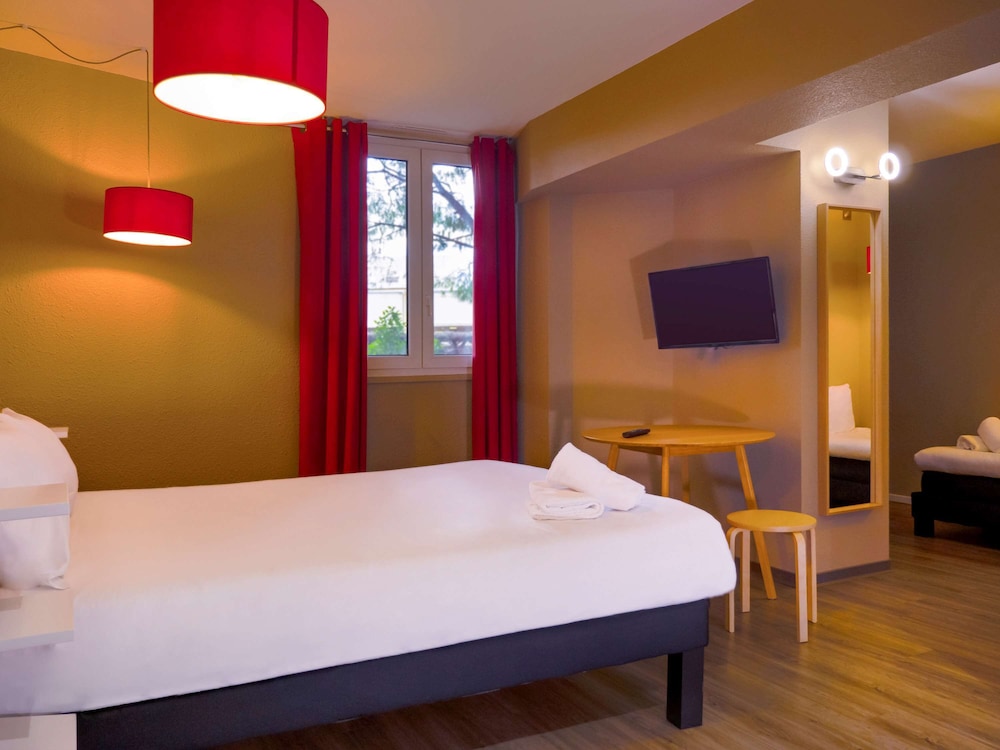Ibis Arles 18/65