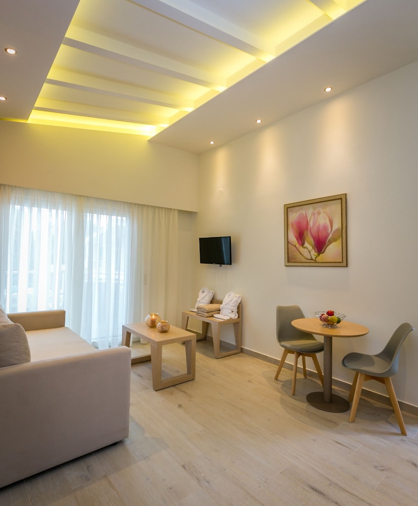 Lobelia Luxury Suites 24/50