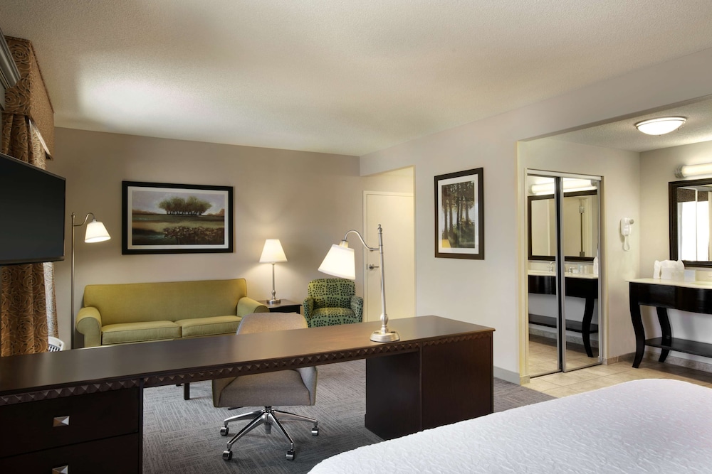 Hampton Inn & Suites Mahwah 52/60