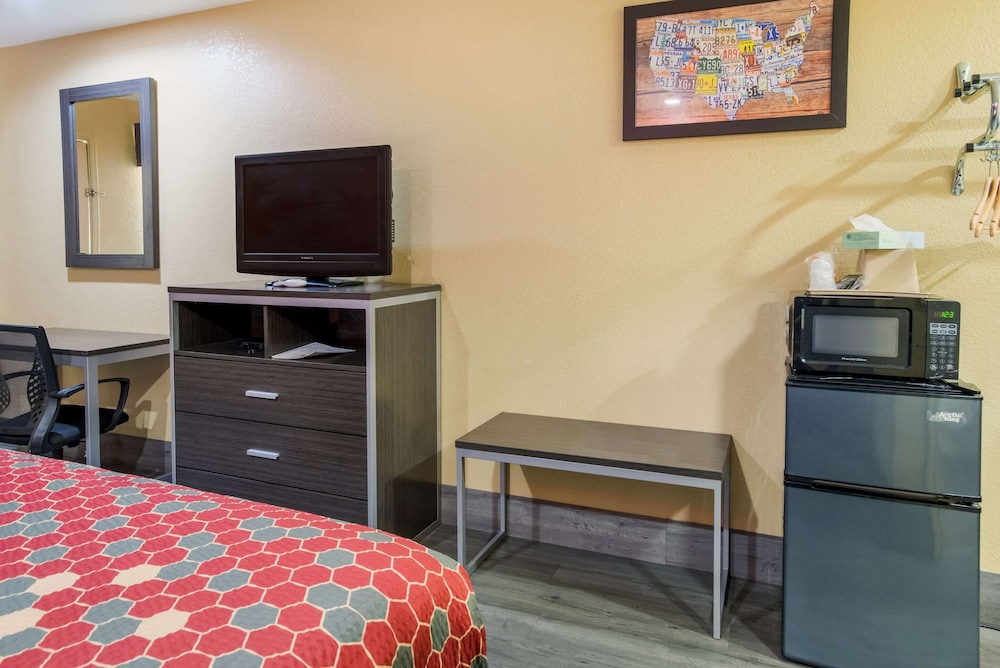 Econo Lodge Lake Charles University Area 43/48