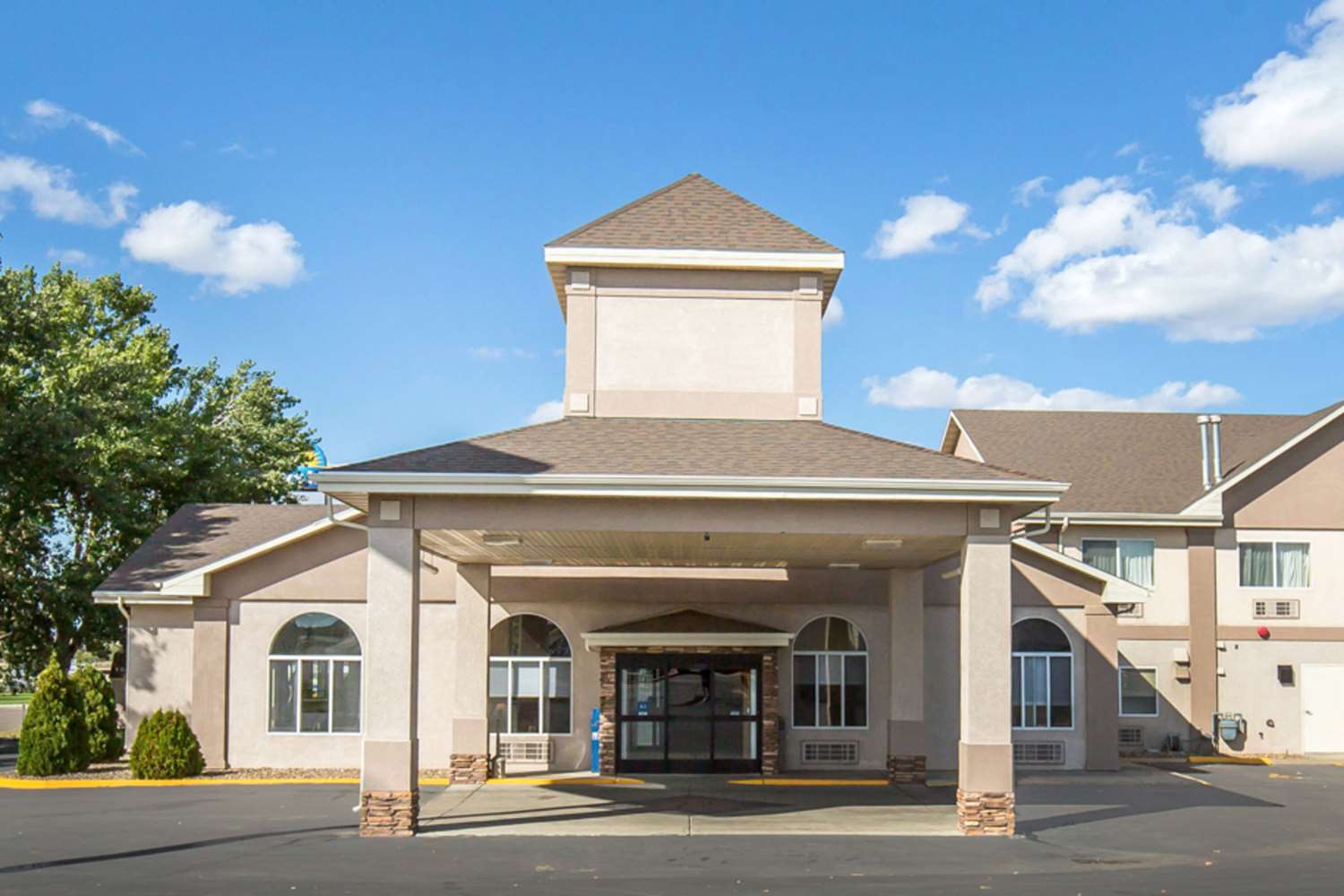 FairBridge Inn and Suites Glendive (ex Comfort Inn) 2/30