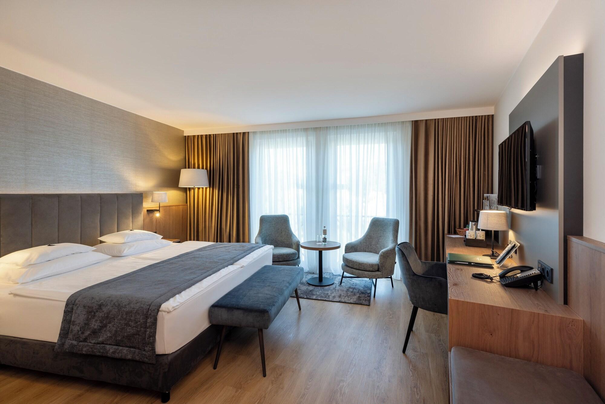 Boulevard, Superior, Double or Twin Bed