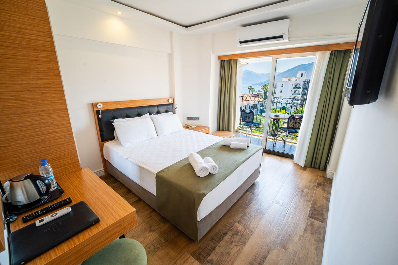 Aurasia Sea Side Hotel 24/63