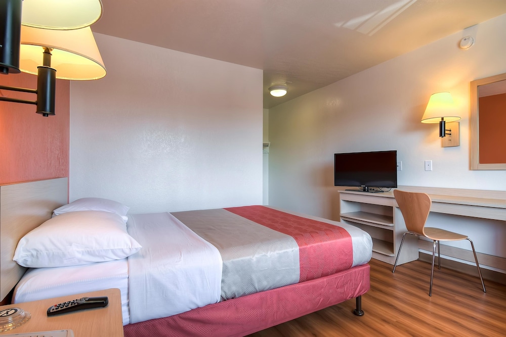 Motel6 Stanton, CA - Anaheim West 30/60