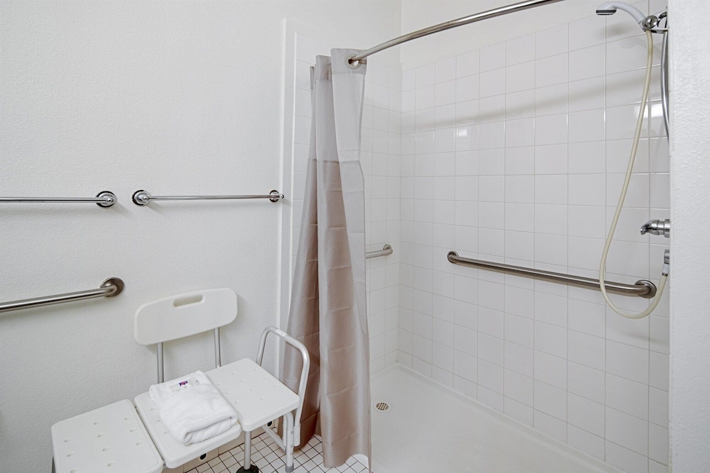 Motel6 Anchorage, AK - Midtown 38/39