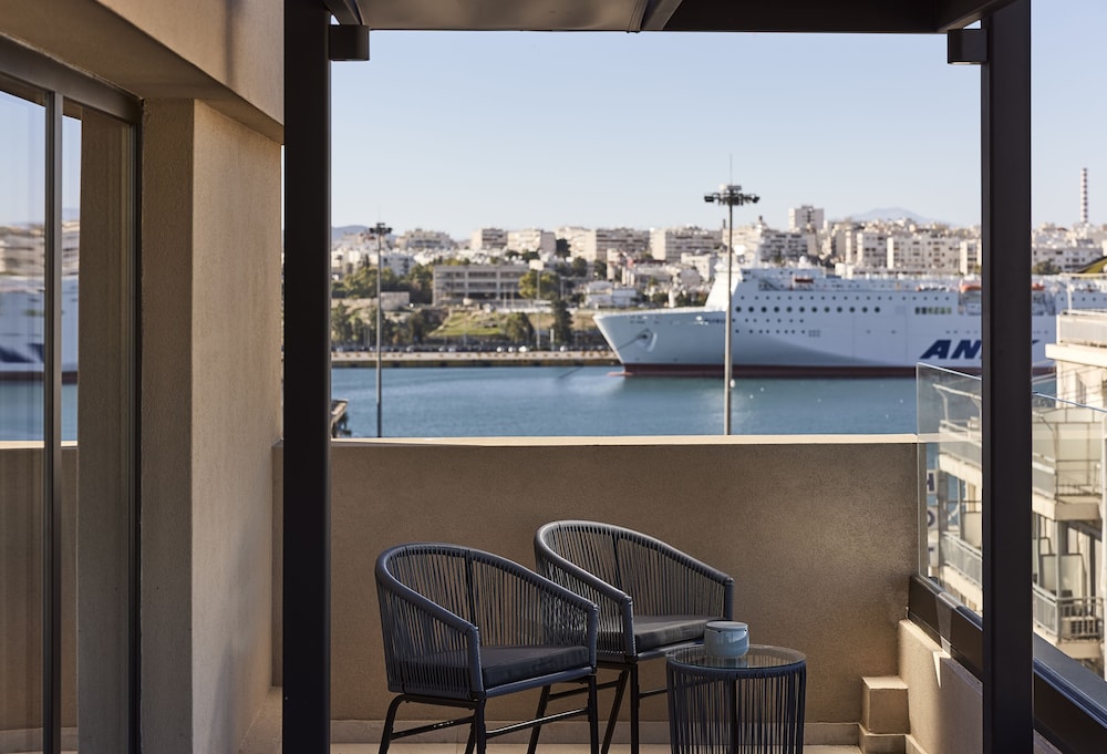 Athenarum Portus Life & Style Hotel Piraeus 52/58