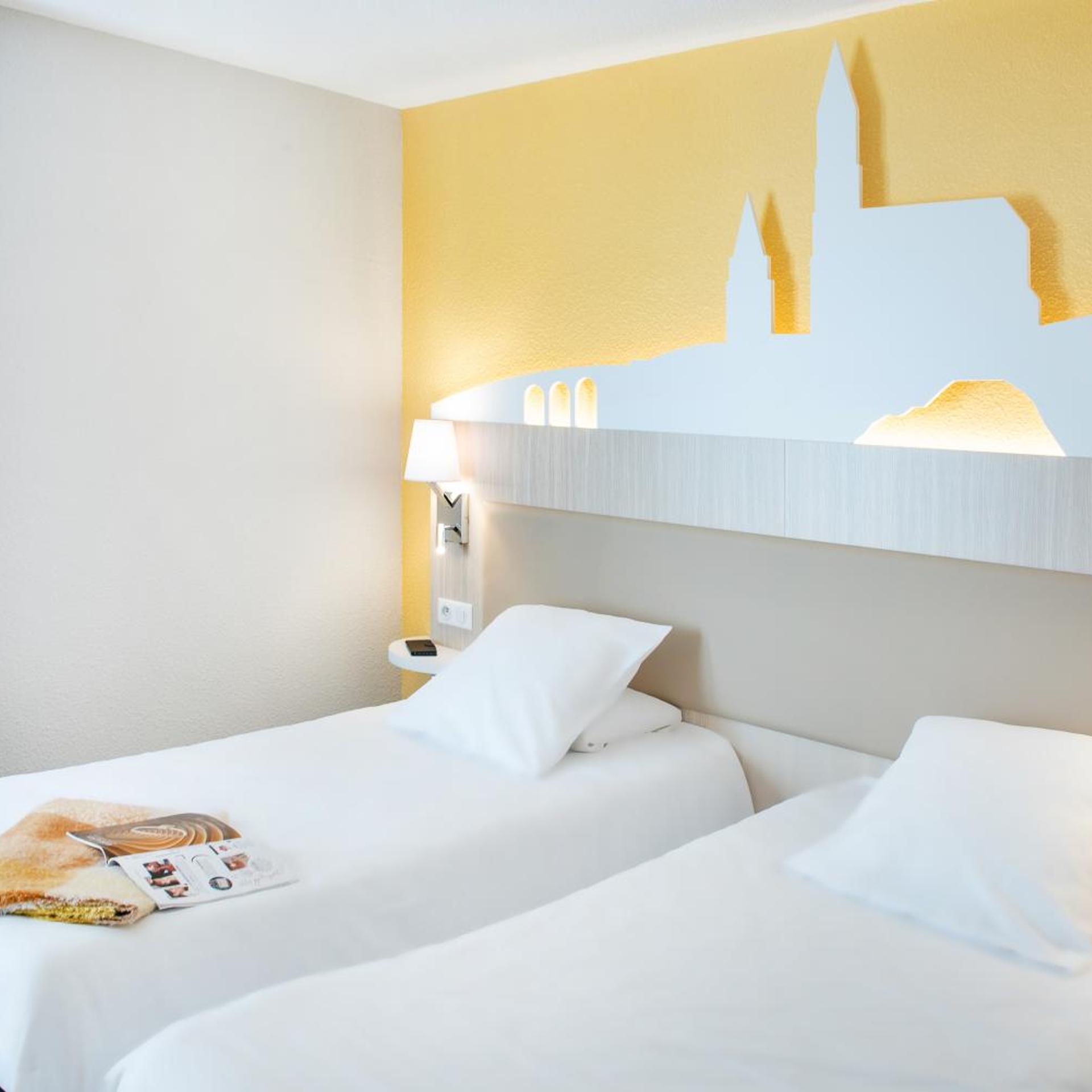 غرفة بسرير مزدوج أو سريرين منفصلين، Hotel Saint Sauveur 6/10